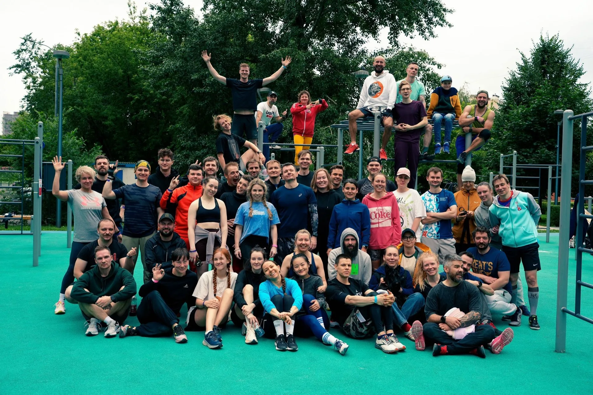 Команда Natrium CrossFit на летней тренировке в Таганском парке